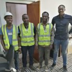 CEO Belaj avec des technicien au Bénin