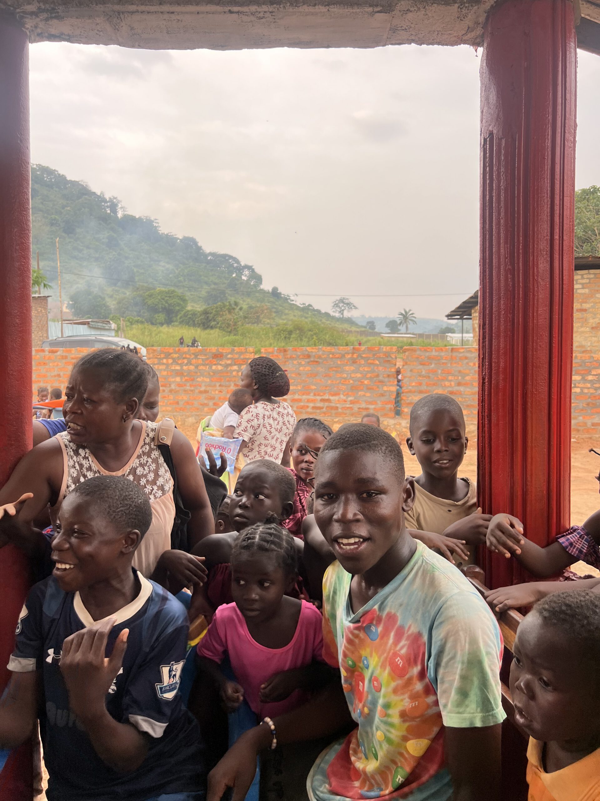 groupes d'enfants qui sourit
